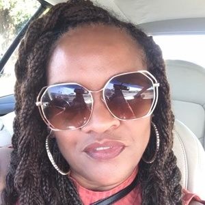 Meet your Posher, Shana